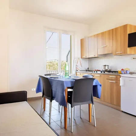 Amazing In With Shared Pool Daire