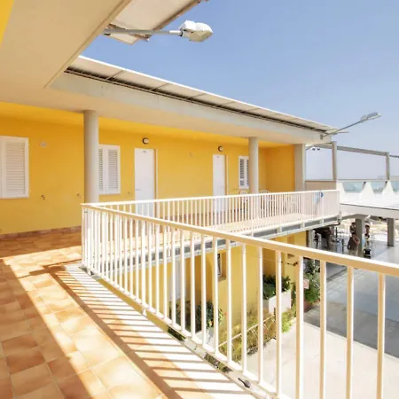 Amazing In With Shared Pool Lejlighed Cupra Marittima