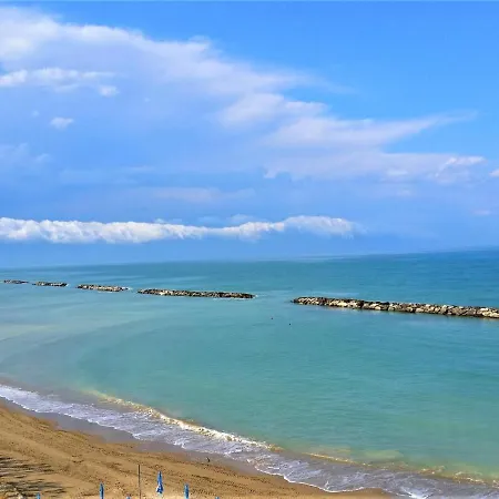 Amazing In With Shared Pool Daire Cupra Marittima