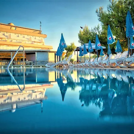 Amazing In With Shared Pool Lejlighed Cupra Marittima